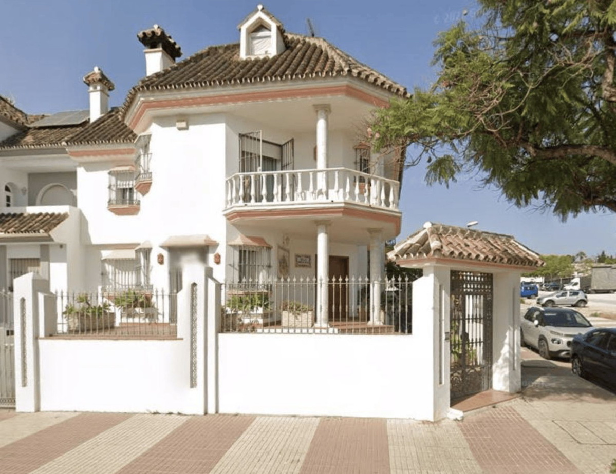 5 Bedroom Semi-Detached House, San Pedro